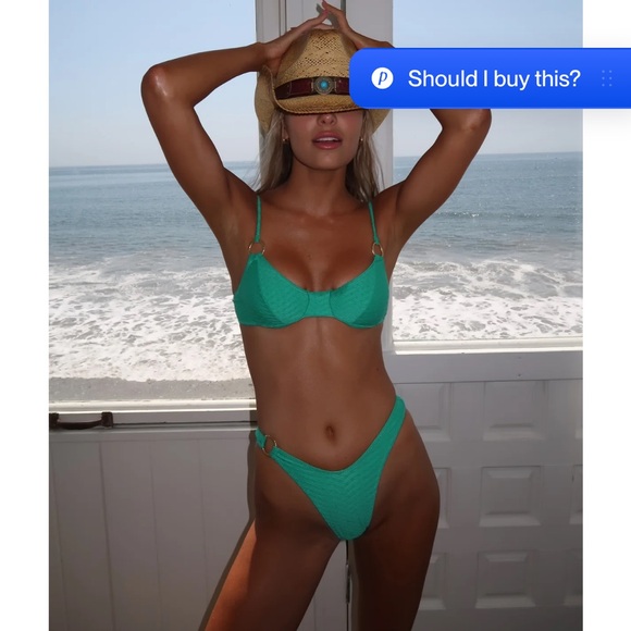 Vibrant Green Triangle Bikini with High-Cut Design - Picture 1 of 6
